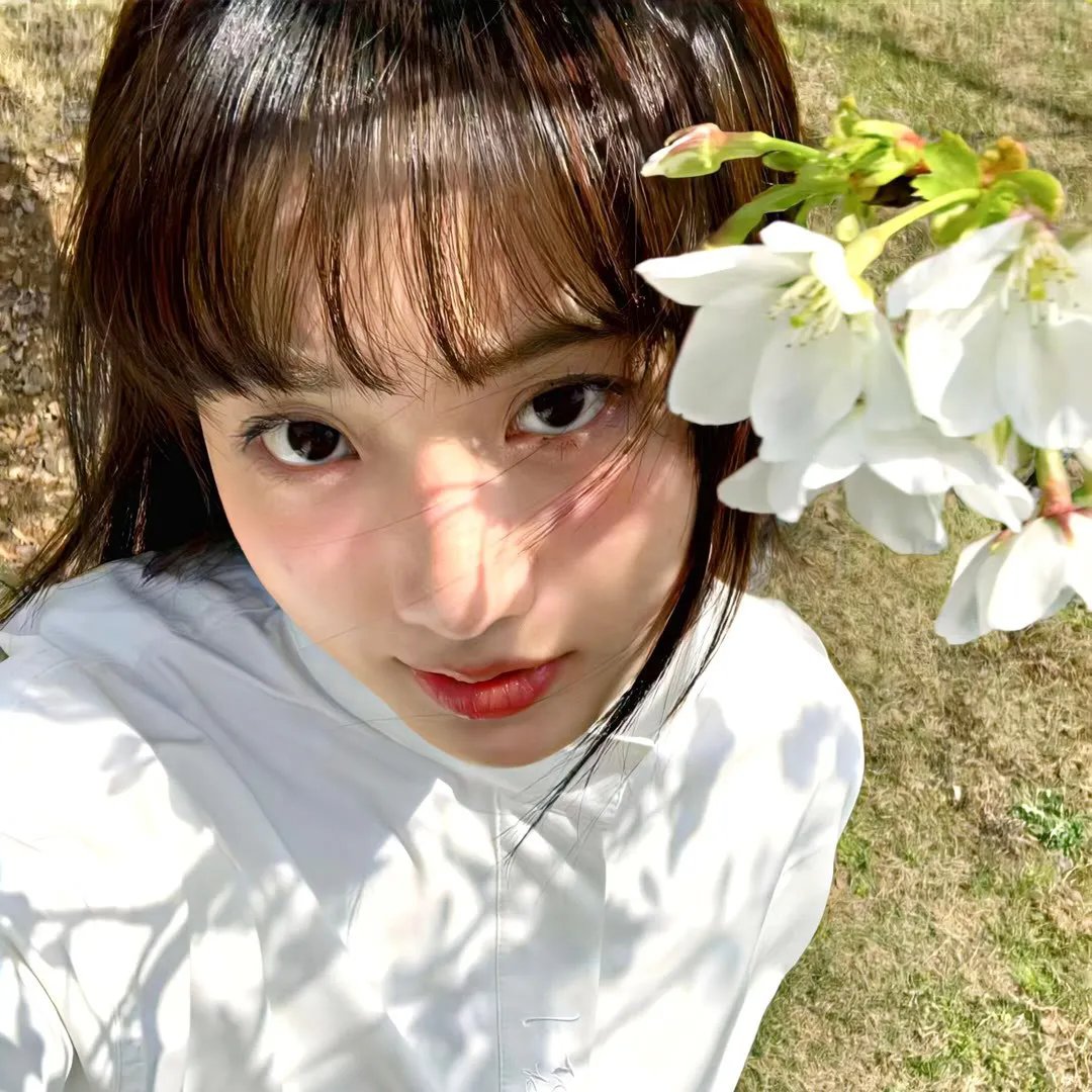照片中的女孩